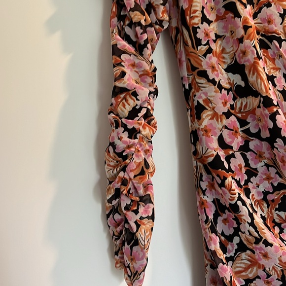 Zara Floral Fitted Dress - Picture 3 of 6